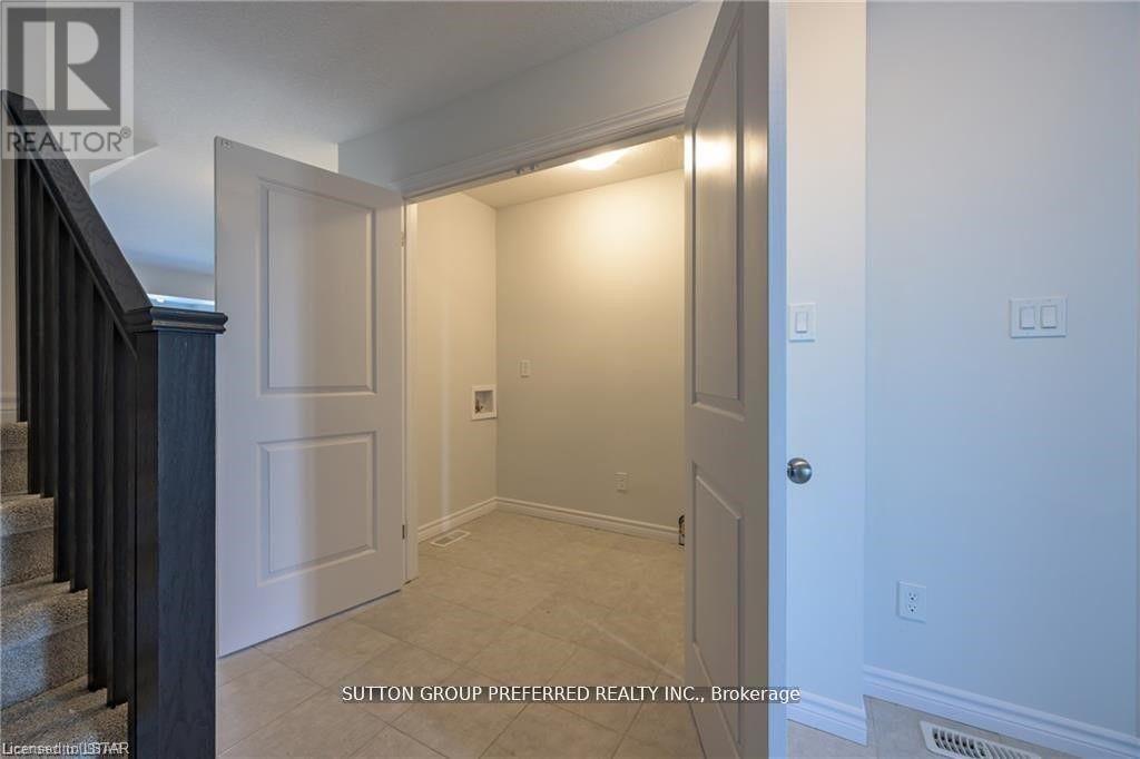 3948 Mia Avenue, London South, Ontario  N6L 0H4 - Photo 5 - X12412894