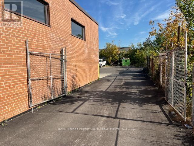 149 Milvan Drive, Toronto, Ontario  M9L 1Z8 - Photo 4 - W12412469