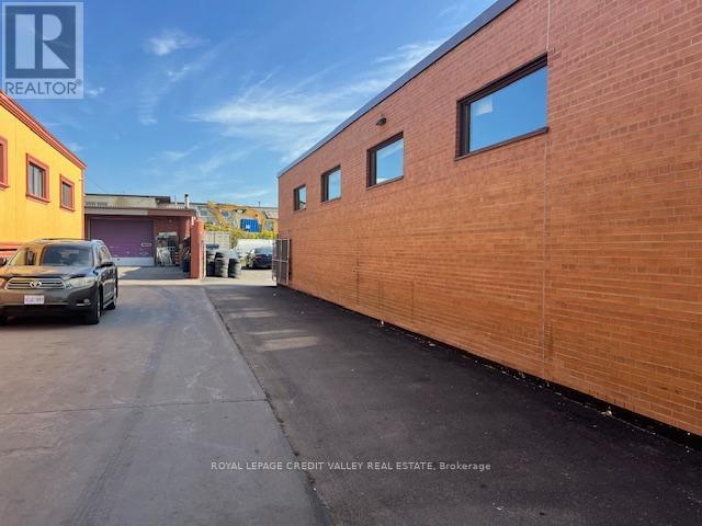 149 Milvan Drive, Toronto, Ontario  M9L 1Z8 - Photo 8 - W12412469