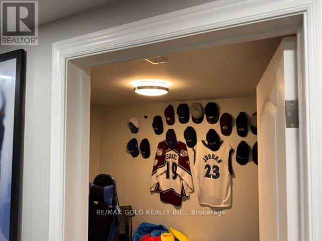 31 Cathedral Road, Brampton, Ontario  L6W 2P1 - Photo 15 - W12412537