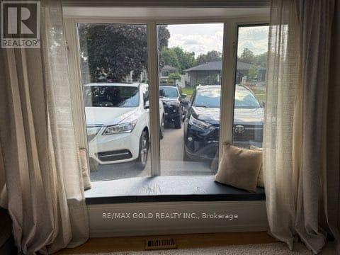 31 Cathedral Road, Brampton, Ontario  L6W 2P1 - Photo 2 - W12412537