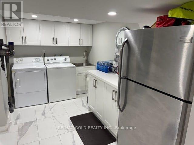 31 Cathedral Road, Brampton, Ontario  L6W 2P1 - Photo 34 - W12412537