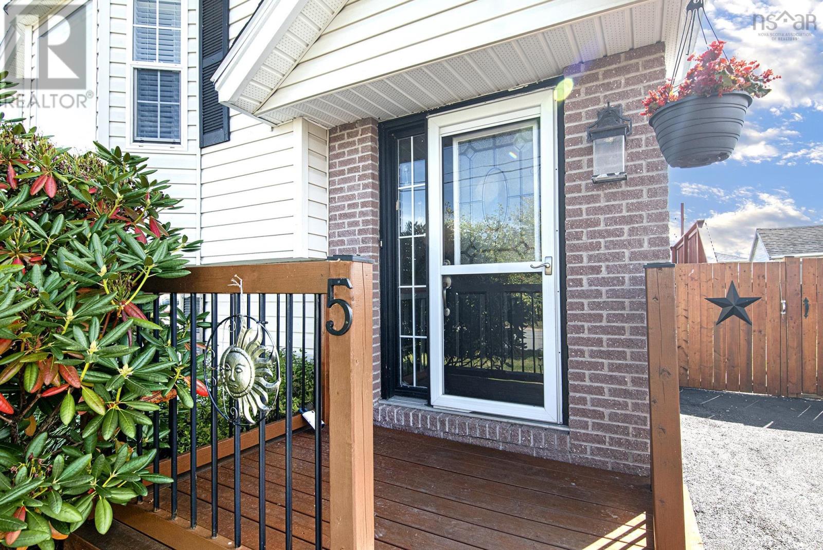 Property at 5 Serop Crescent image 2