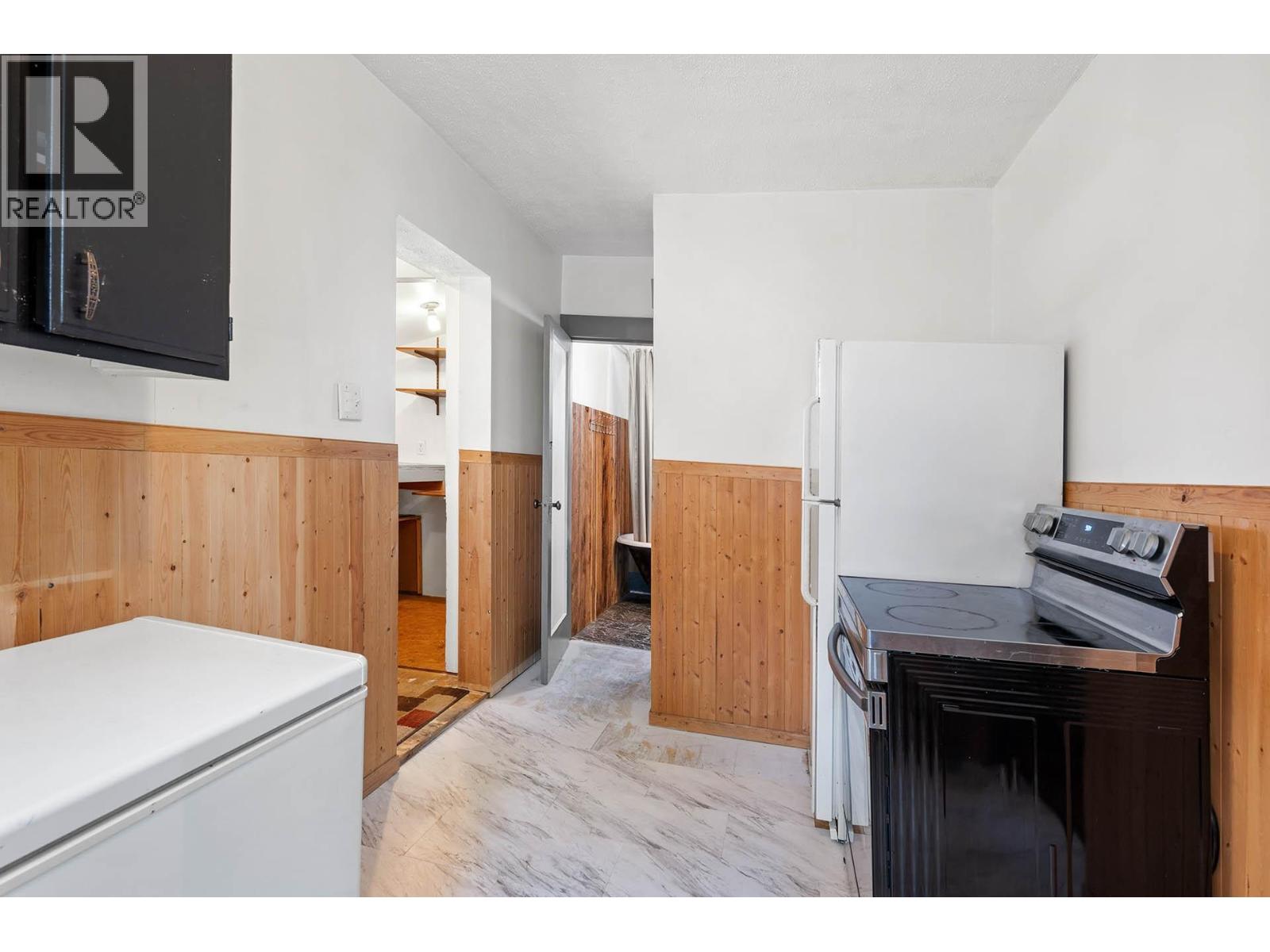 817 Main Street, Blue River, British Columbia  V0E 1J0 - Photo 5 - 10363269