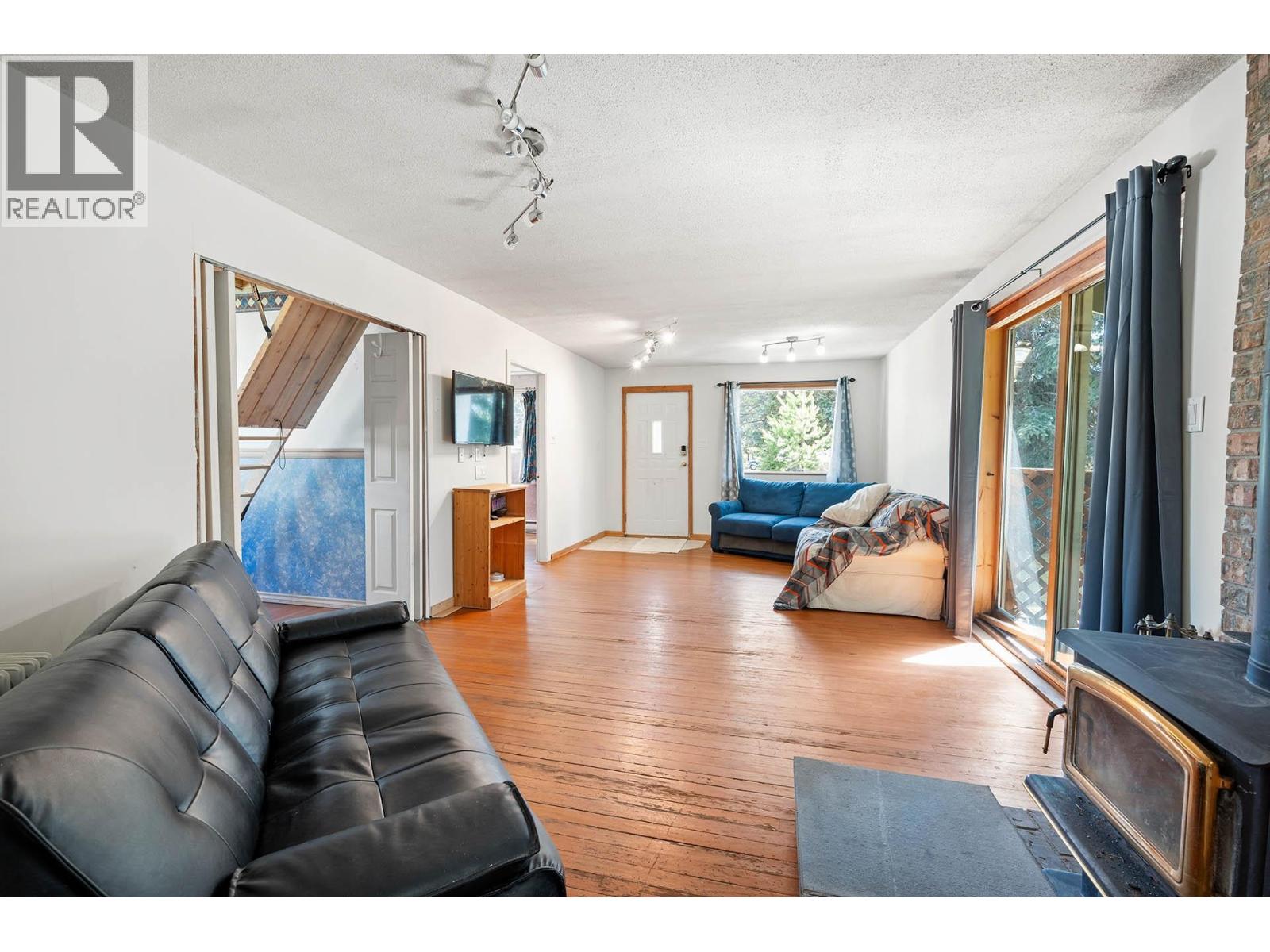 817 Main Street, Blue River, British Columbia  V0E 1J0 - Photo 9 - 10363269