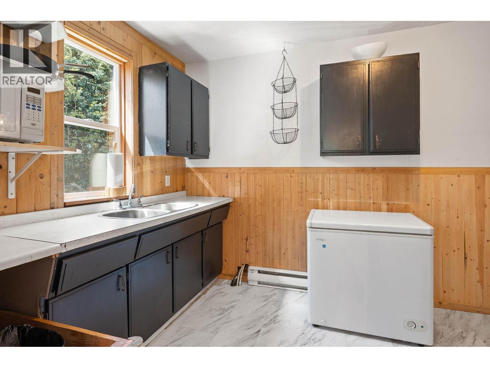 817 Main Street, Blue River, British Columbia  V0E 1J0 - Photo 7 - 10363269