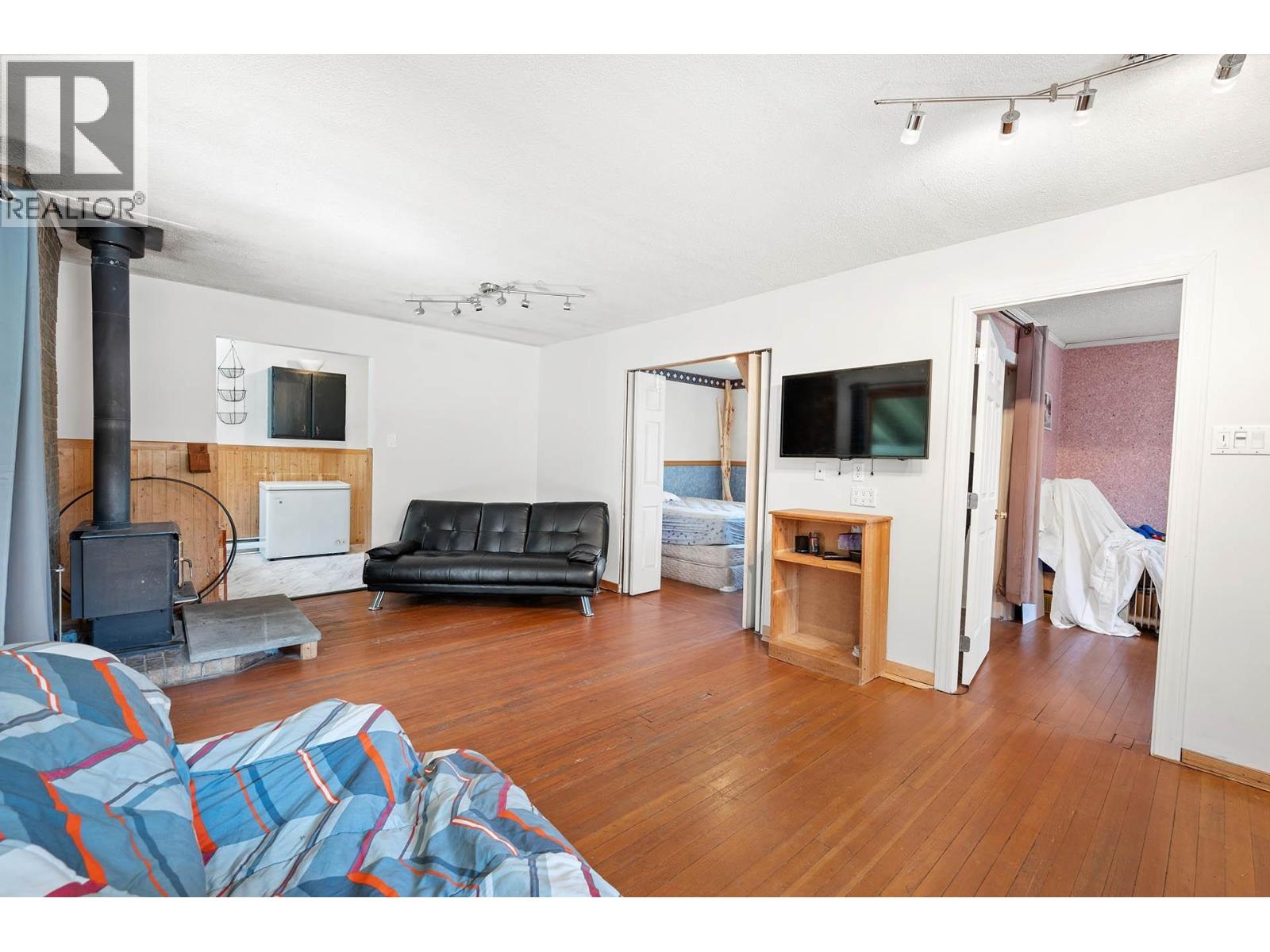 817 Main Street, Blue River, British Columbia  V0E 1J0 - Photo 11 - 10363269