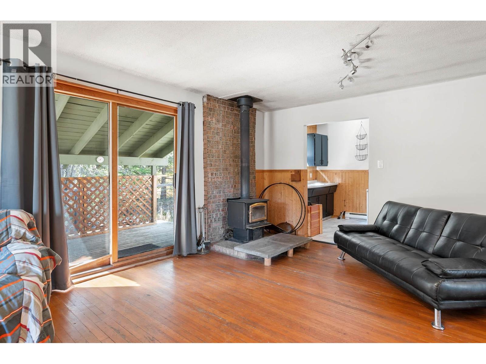 817 Main Street, Blue River, British Columbia  V0E 1J0 - Photo 10 - 10363269