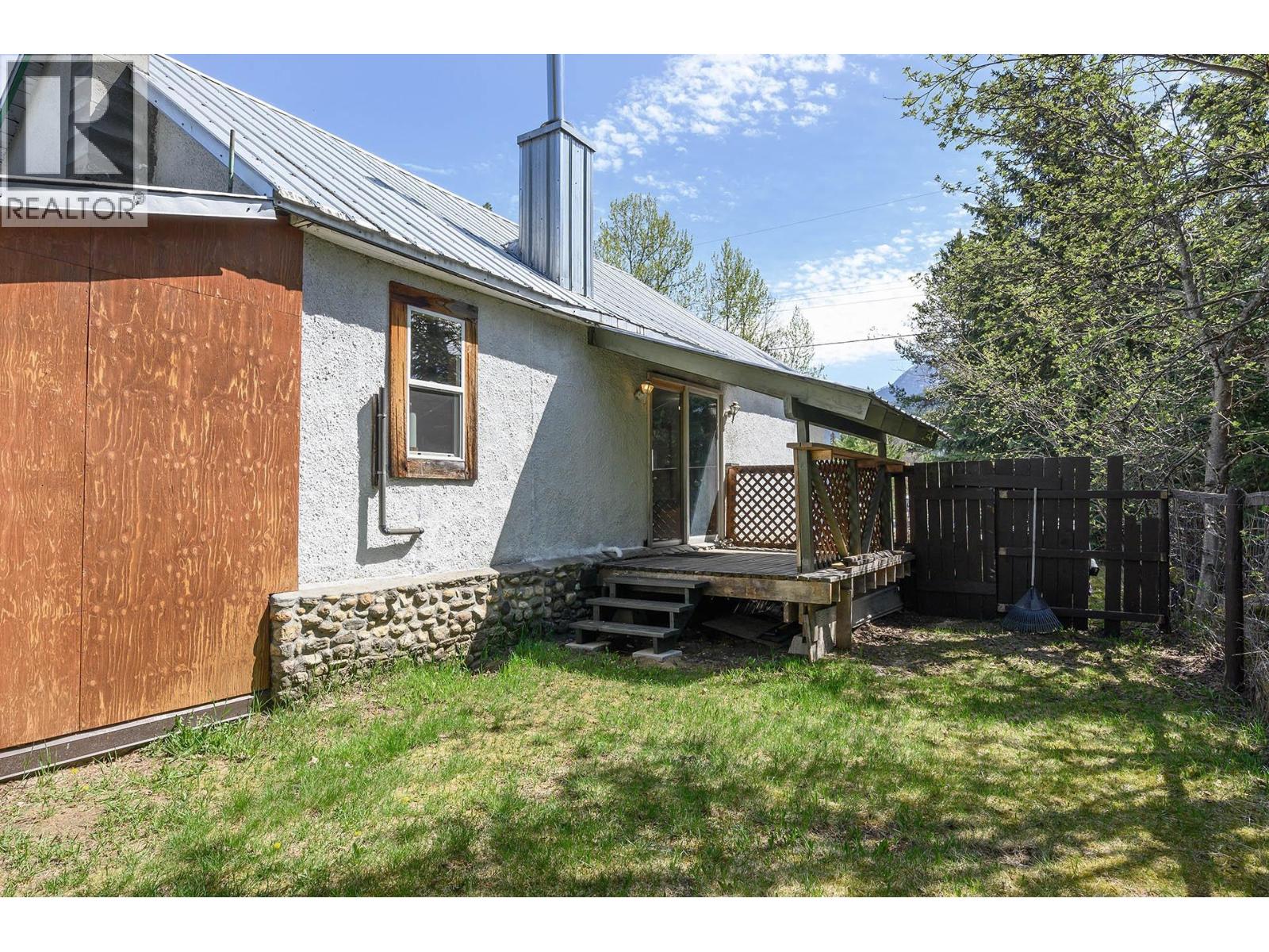 817 Main Street, Blue River, British Columbia  V0E 1J0 - Photo 32 - 10363269