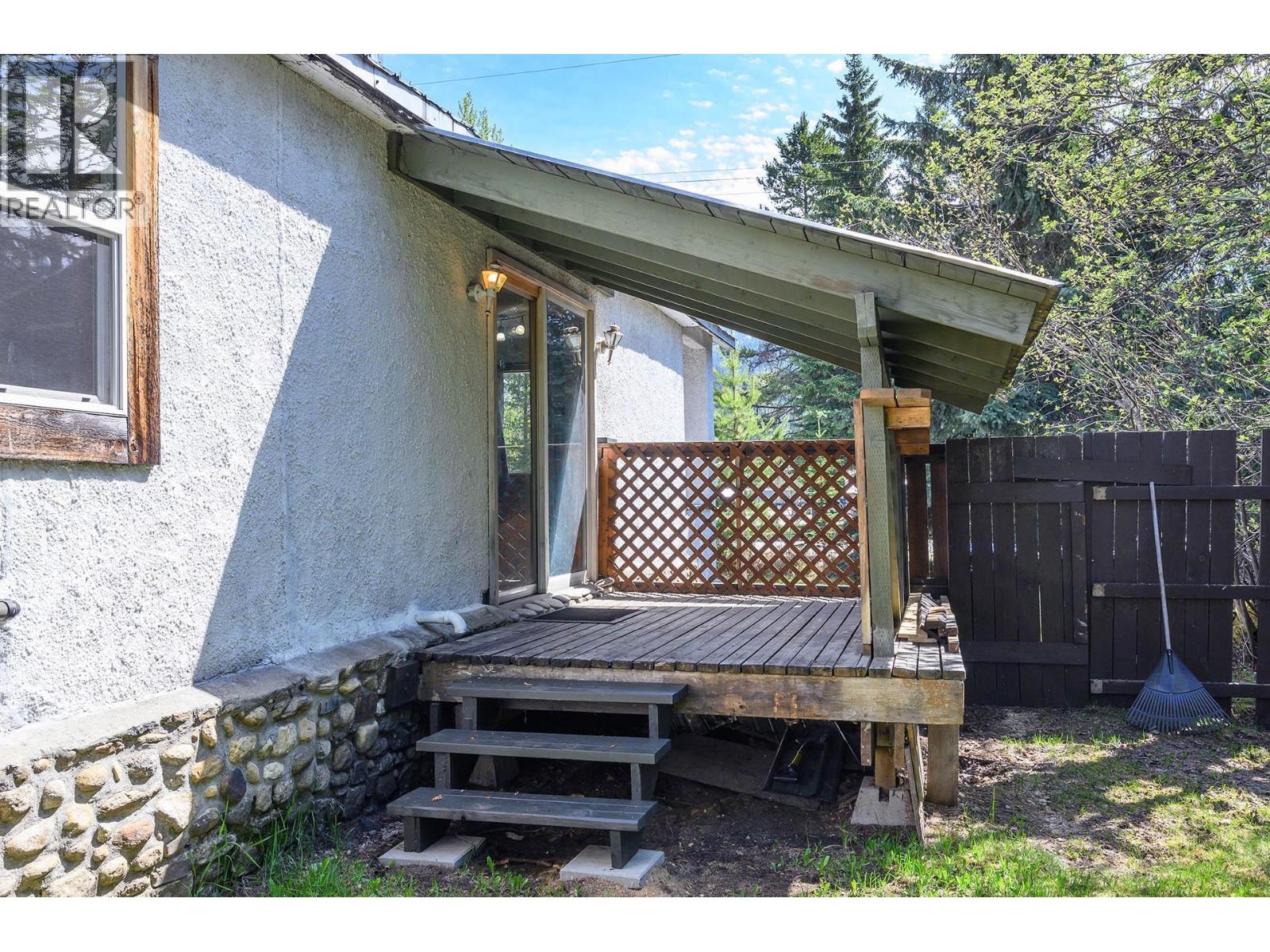 817 Main Street, Blue River, British Columbia  V0E 1J0 - Photo 28 - 10363269