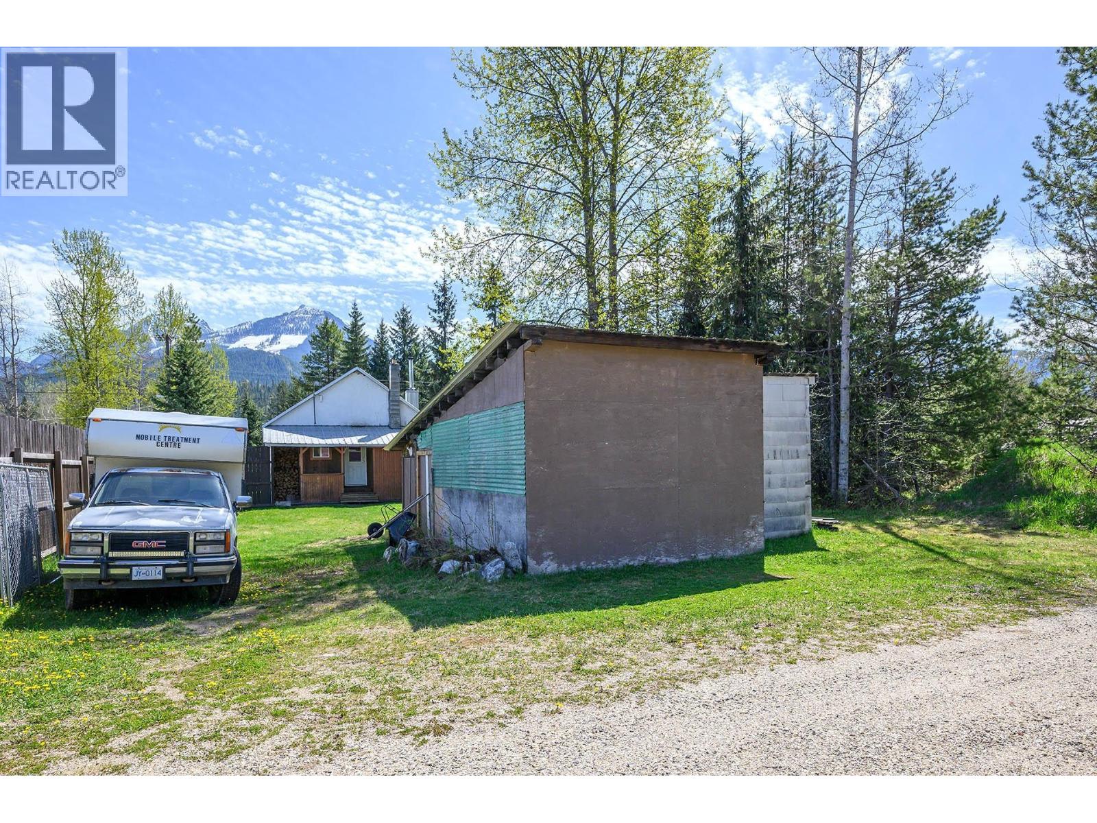 817 Main Street, Blue River, British Columbia  V0E 1J0 - Photo 39 - 10363269