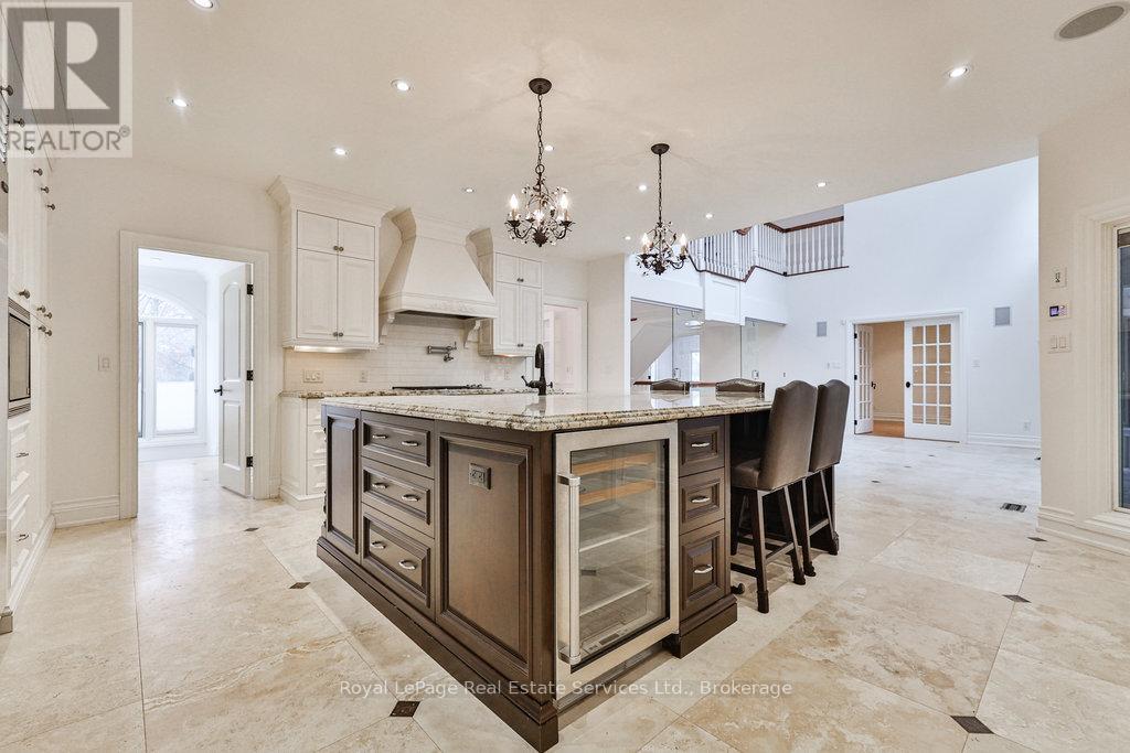 24 Raymar Place, Oakville, Ontario  L6J 6M1 - Photo 11 - W12412801