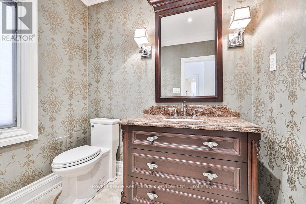 24 Raymar Place, Oakville, Ontario  L6J 6M1 - Photo 19 - W12412801