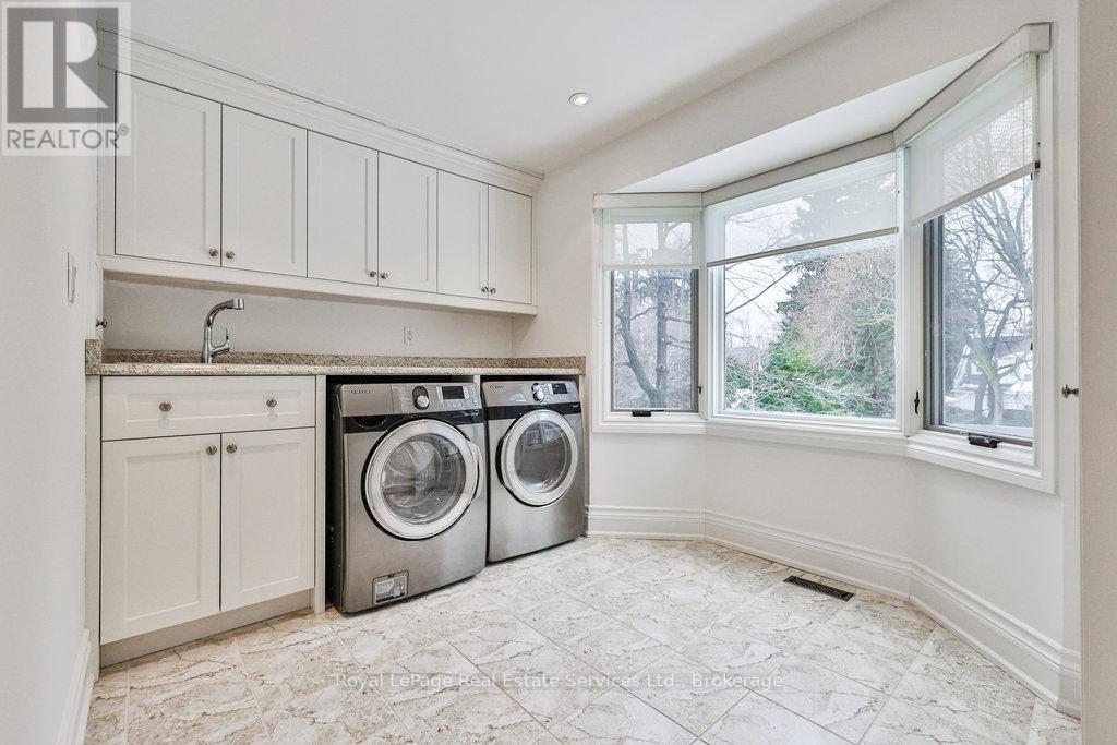 24 Raymar Place, Oakville, Ontario  L6J 6M1 - Photo 38 - W12412801
