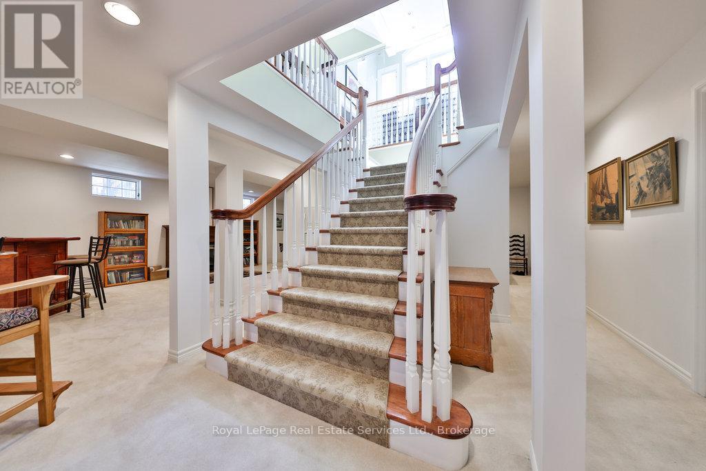 24 Raymar Place, Oakville, Ontario  L6J 6M1 - Photo 39 - W12412801
