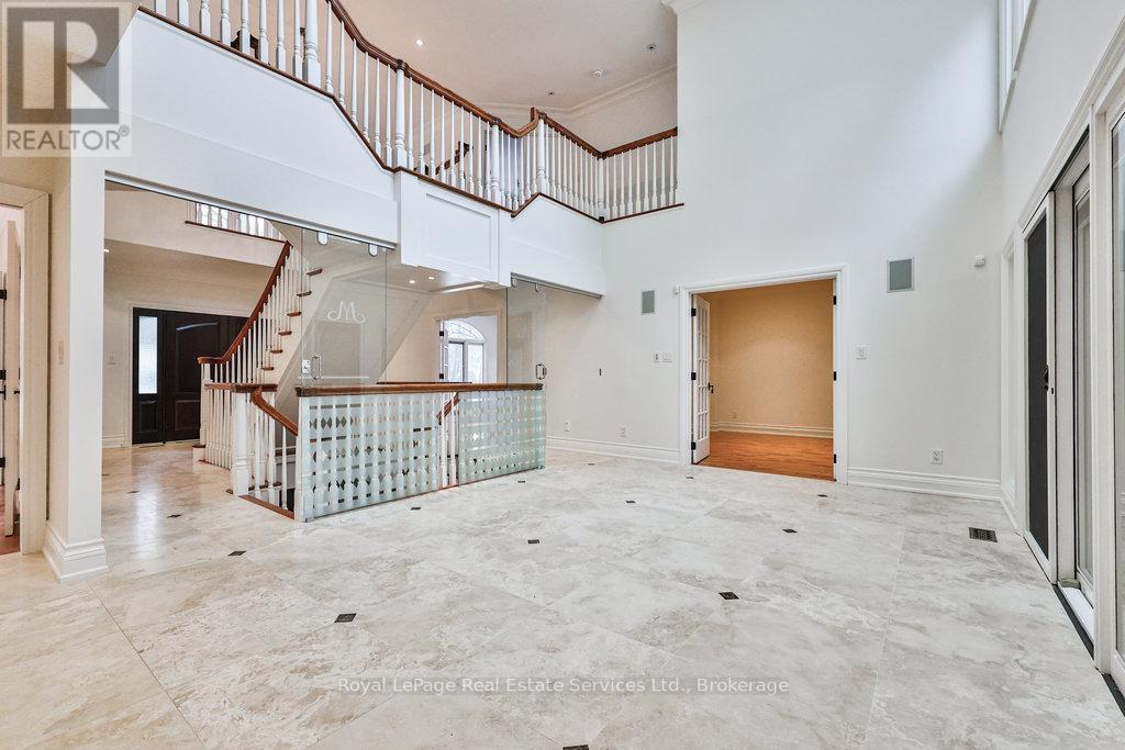 24 Raymar Place, Oakville, Ontario  L6J 6M1 - Photo 9 - W12412801