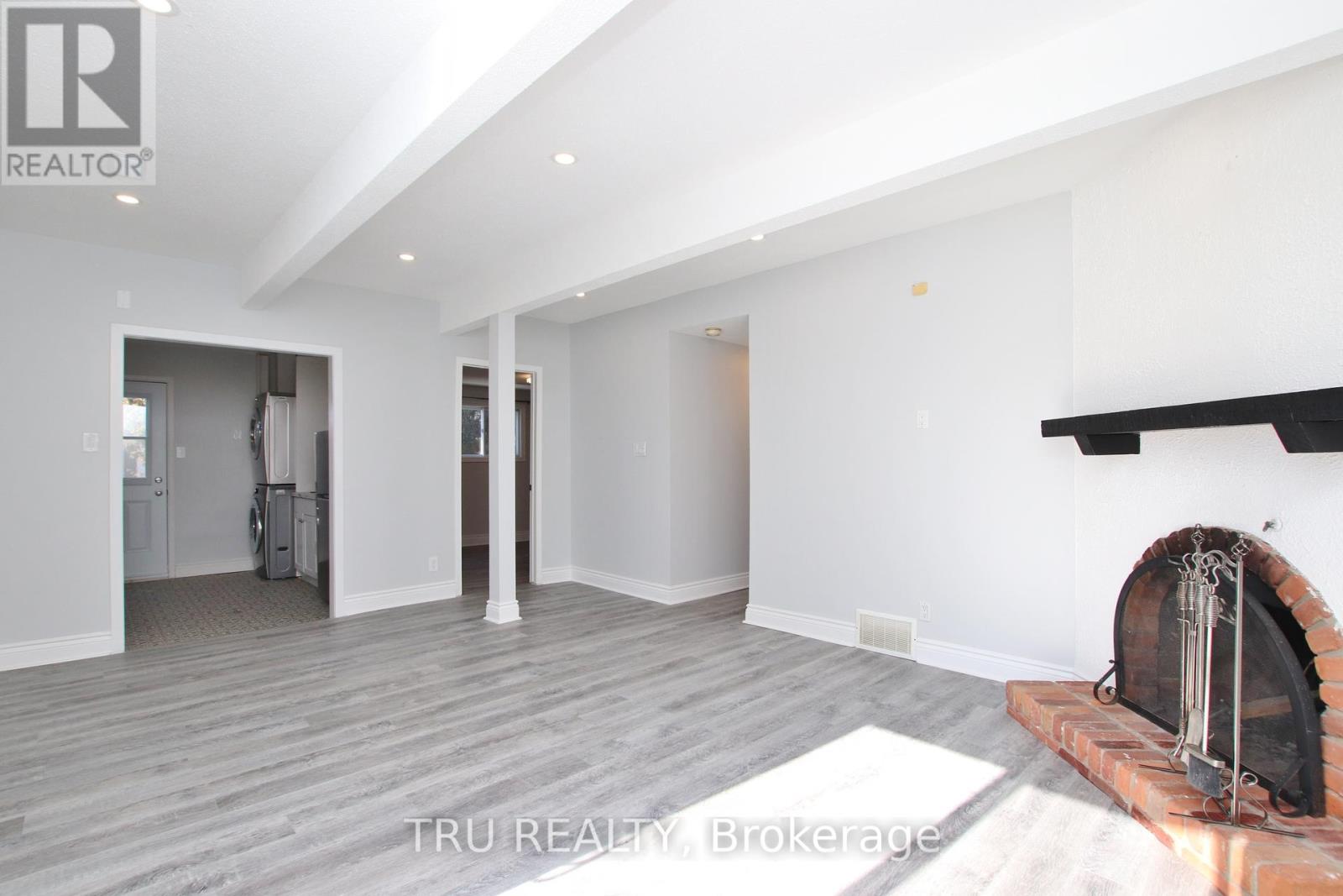 B - 86 Elvaston Avenue, Ottawa, Ontario  K2G 3X9 - Photo 5 - X12412756