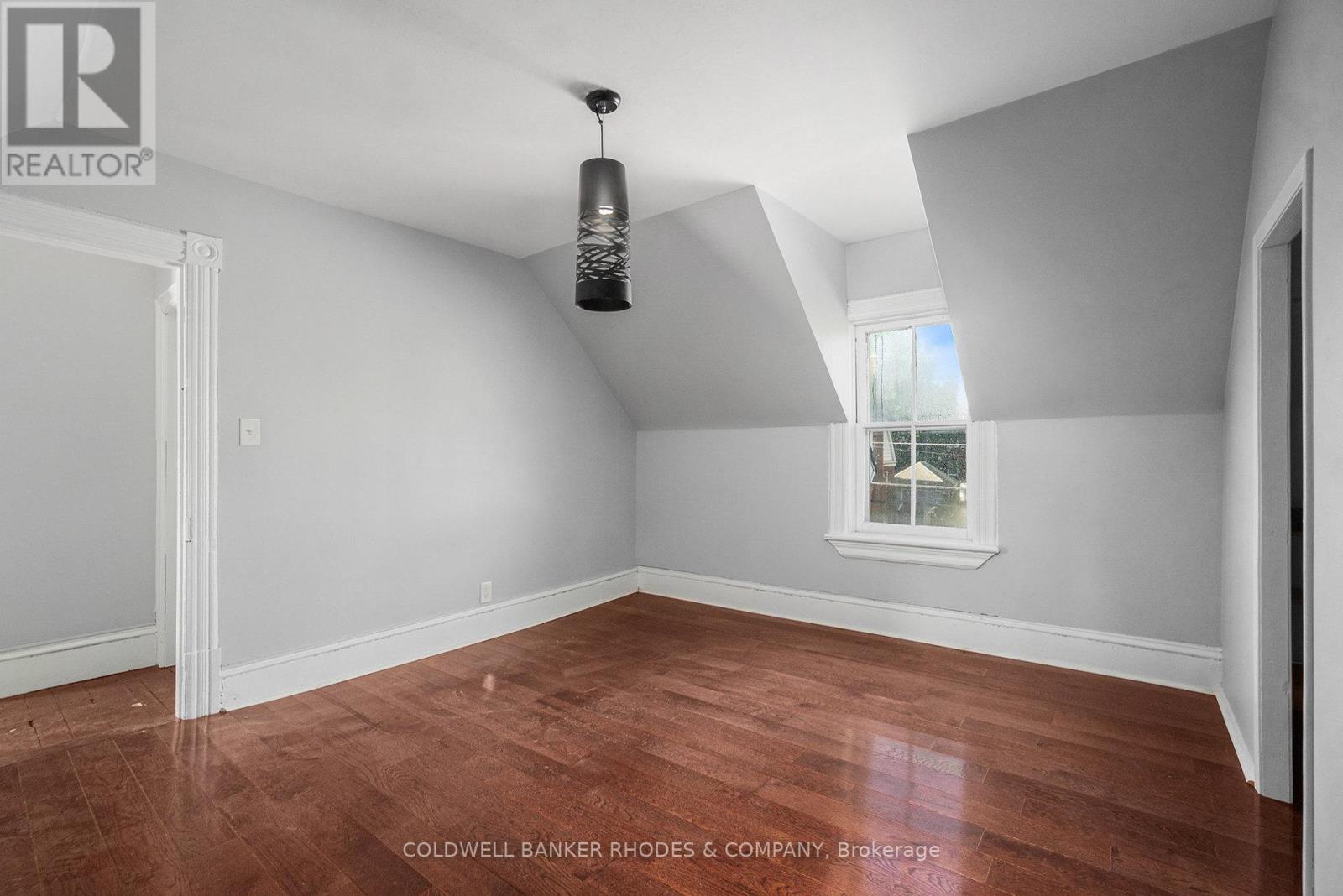 309 Picton Avenue, Ottawa, Ontario  K1Z 6V4 - Photo 9 - X12412789