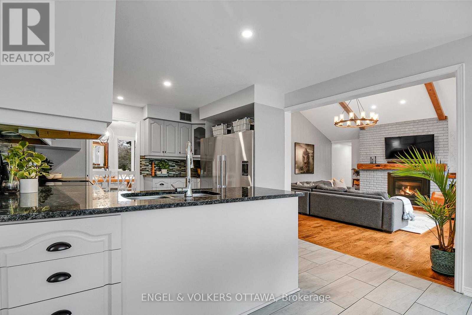 102 Delaney Drive, Ottawa, Ontario  K0A 1L0 - Photo 10 - X12412815