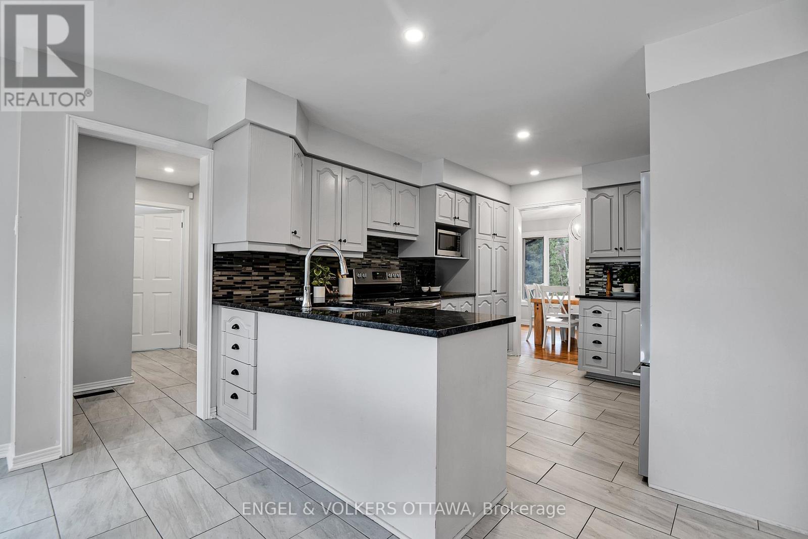 102 Delaney Drive, Ottawa, Ontario  K0A 1L0 - Photo 11 - X12412815