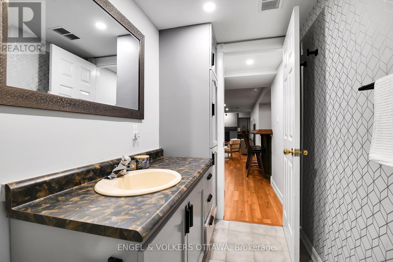 102 Delaney Drive, Ottawa, Ontario  K0A 1L0 - Photo 24 - X12412815