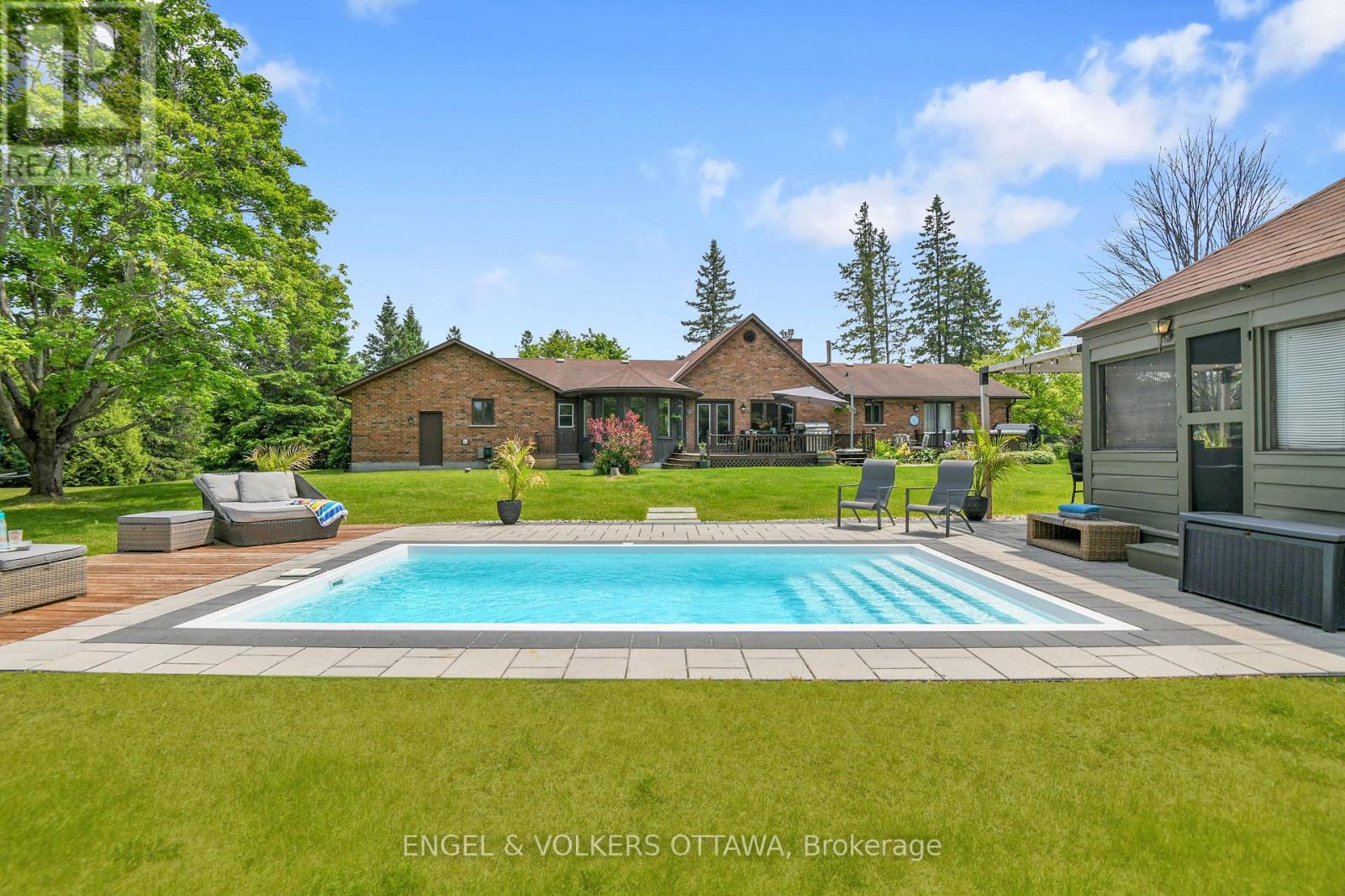102 Delaney Drive, Ottawa, Ontario  K0A 1L0 - Photo 29 - X12412815