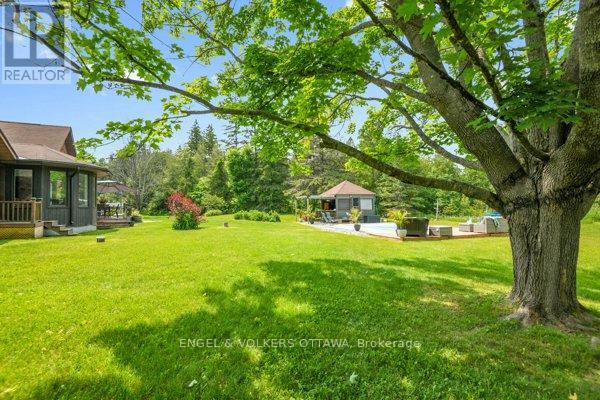 102 Delaney Drive, Ottawa, Ontario  K0A 1L0 - Photo 37 - X12412815