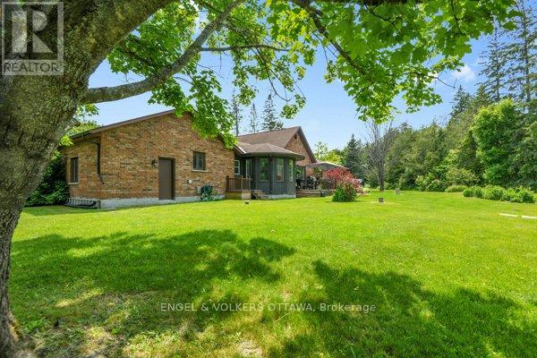 102 Delaney Drive, Ottawa, Ontario  K0A 1L0 - Photo 38 - X12412815