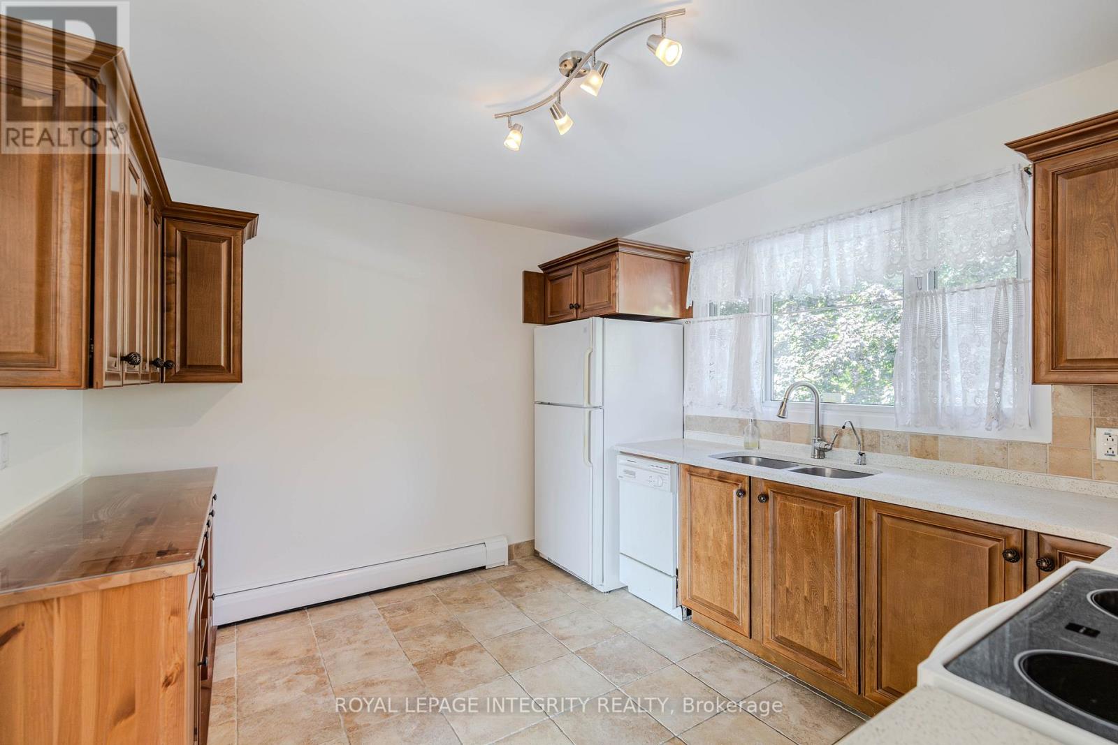 135 Desmond Avenue, Ottawa, Ontario  K2L 1E8 - Photo 16 - X12412817