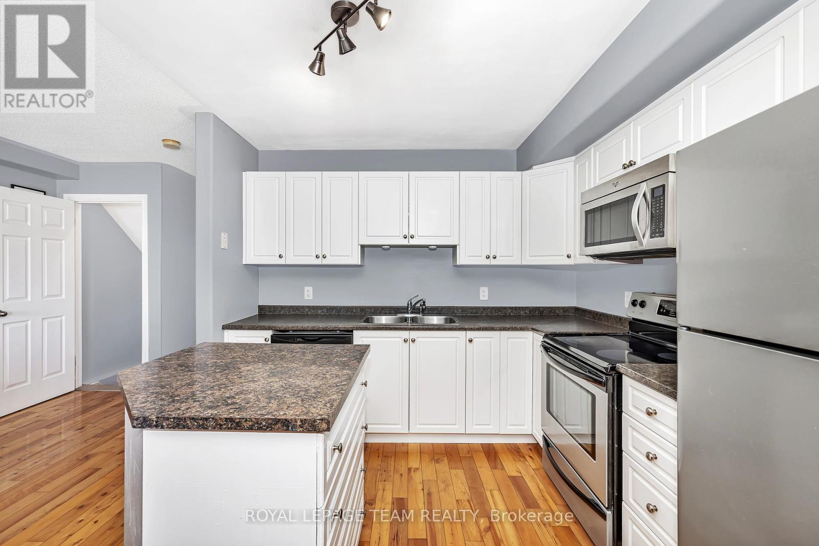 111 Raina Way, North Grenville, Ontario  K0G 1J0 - Photo 12 - X12412860