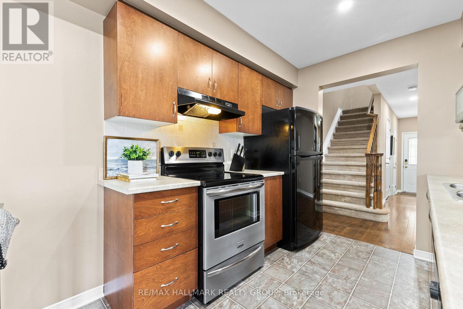 404 Wisteria Crescent, Ottawa, Ontario  K1V 0P1 - Photo 16 - X12412886