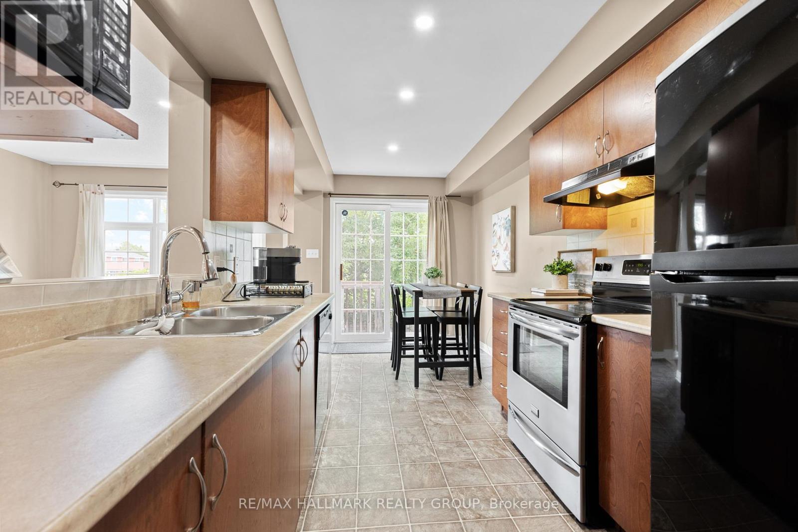 404 Wisteria Crescent, Ottawa, Ontario  K1V 0P1 - Photo 19 - X12412886