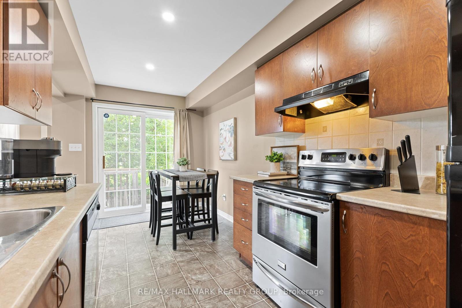404 Wisteria Crescent, Ottawa, Ontario  K1V 0P1 - Photo 20 - X12412886
