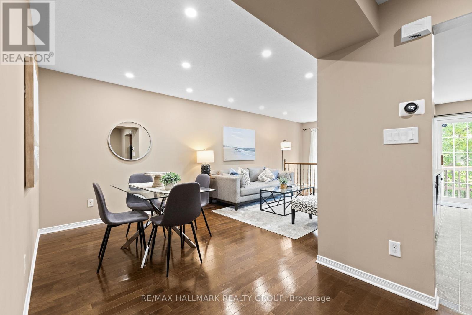 404 Wisteria Crescent, Ottawa, Ontario  K1V 0P1 - Photo 7 - X12412886