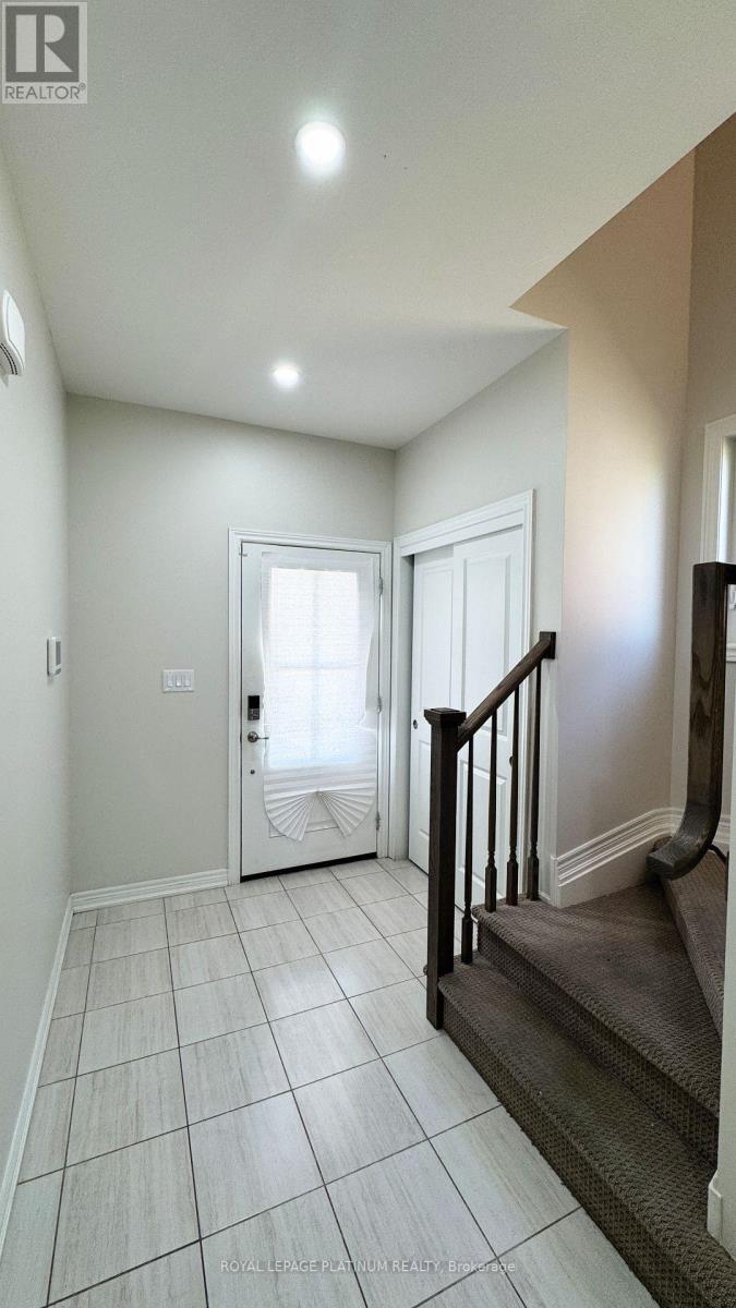 32 Sunflower Place, Welland, Ontario  L3B 5N8 - Photo 4 - X12412518