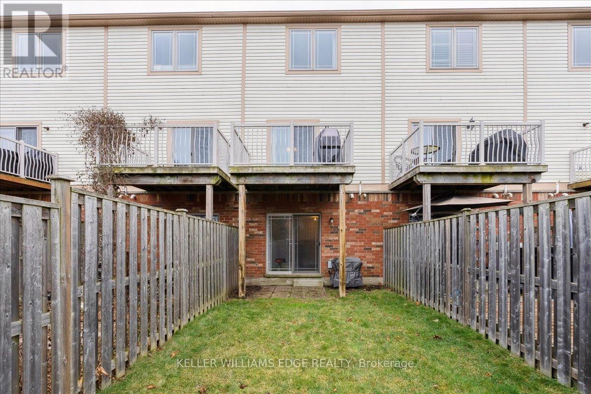 65 Willow Lane, Grimsby, Ontario  L3M 0B2 - Photo 32 - X12412582