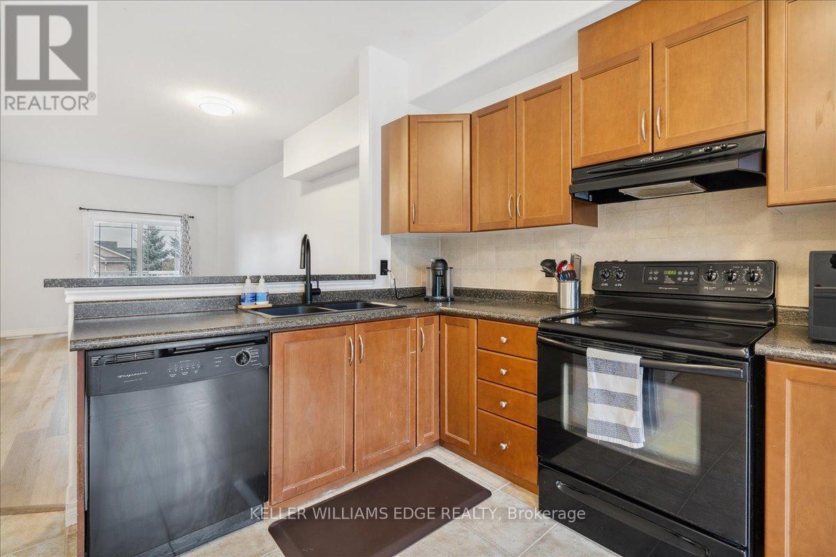 65 Willow Lane, Grimsby, Ontario  L3M 0B2 - Photo 8 - X12412582