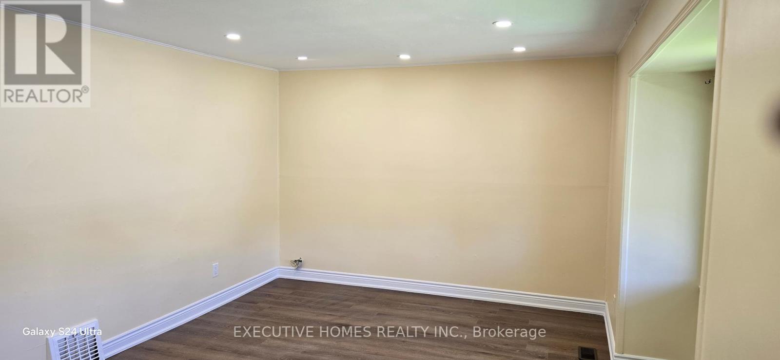 5176 Stanley Avenue, Niagara Falls, Ontario  L2E 5A4 - Photo 3 - X12412644