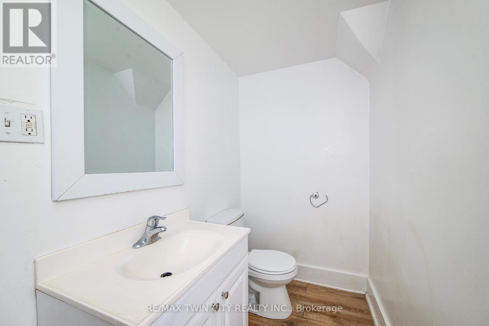 19 Schneider Avenue, Kitchener, Ontario  N2G 1K7 - Photo 17 - X12412655