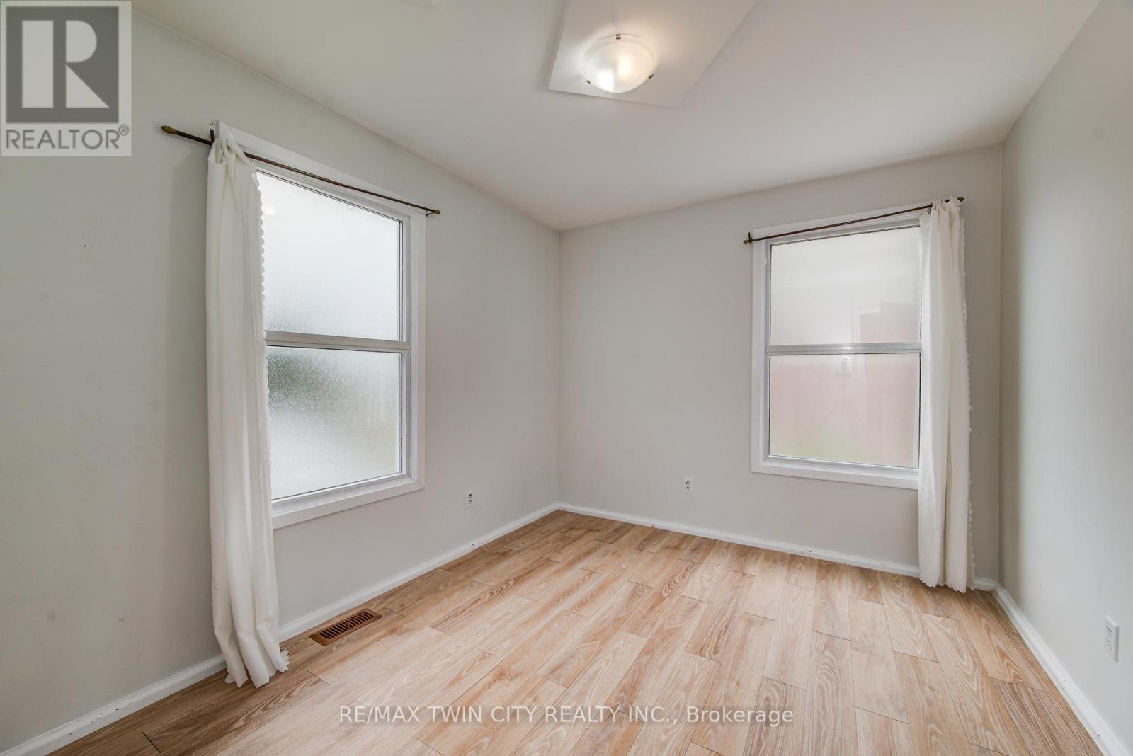 19 Schneider Avenue, Kitchener, Ontario  N2G 1K7 - Photo 21 - X12412655