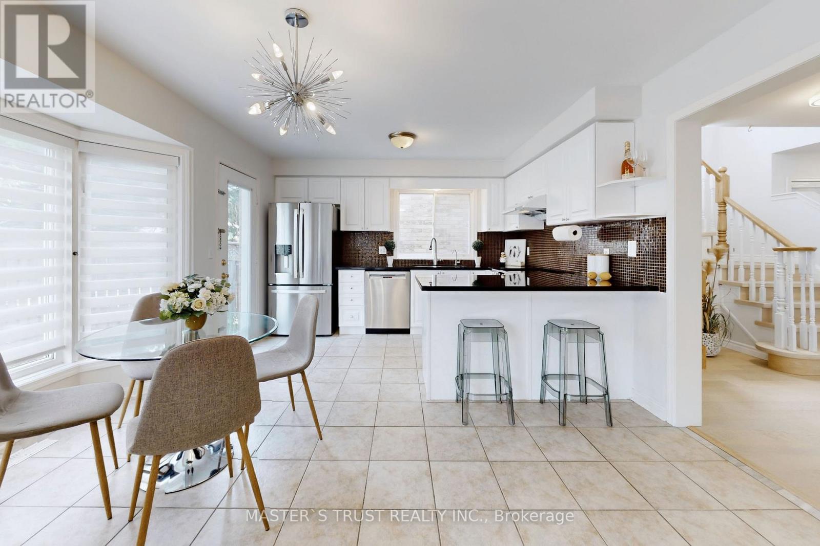12 Castlemore Avenue, Markham, Ontario  L6C 2B3 - Photo 9 - N12412719