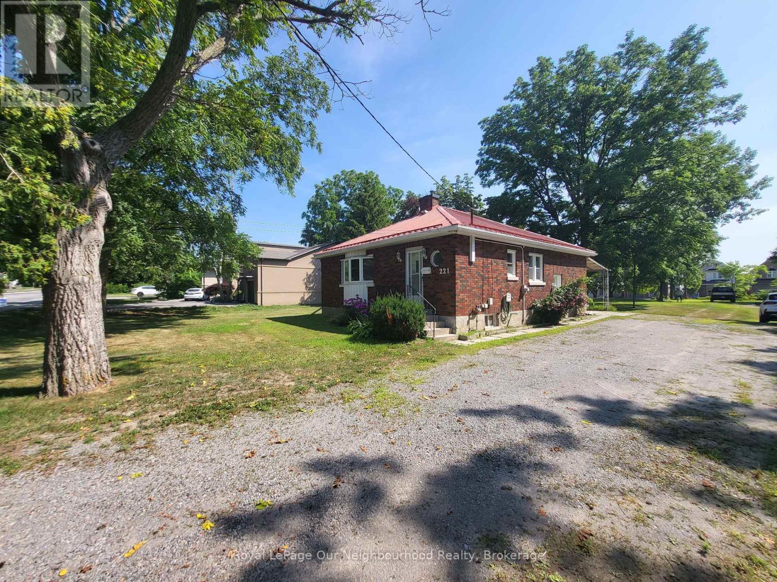 221 Liberty Street N, Clarington, Ontario  L1C 2M6 - Photo 2 - E12412831
