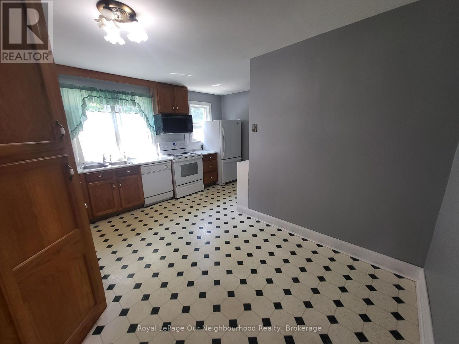221 Liberty Street N, Clarington, Ontario  L1C 2M6 - Photo 4 - E12412831