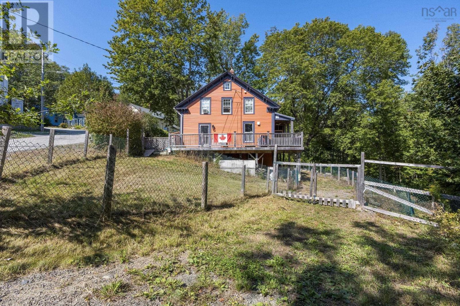40 Pleasant Street, Bear River, Nova Scotia  B0S 1B0 - Photo 3 - 202523714