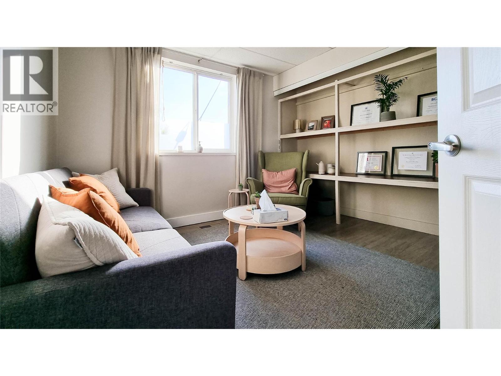 1607 Ellis Street, Kelowna, British Columbia  V1Y 2A8 - Photo 9 - 10363326