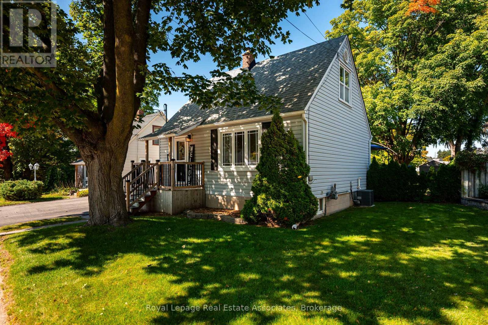 10 Normandy Boulevard, Halton Hills, Ontario  L7G 1W1 - Photo 1 - W12412683