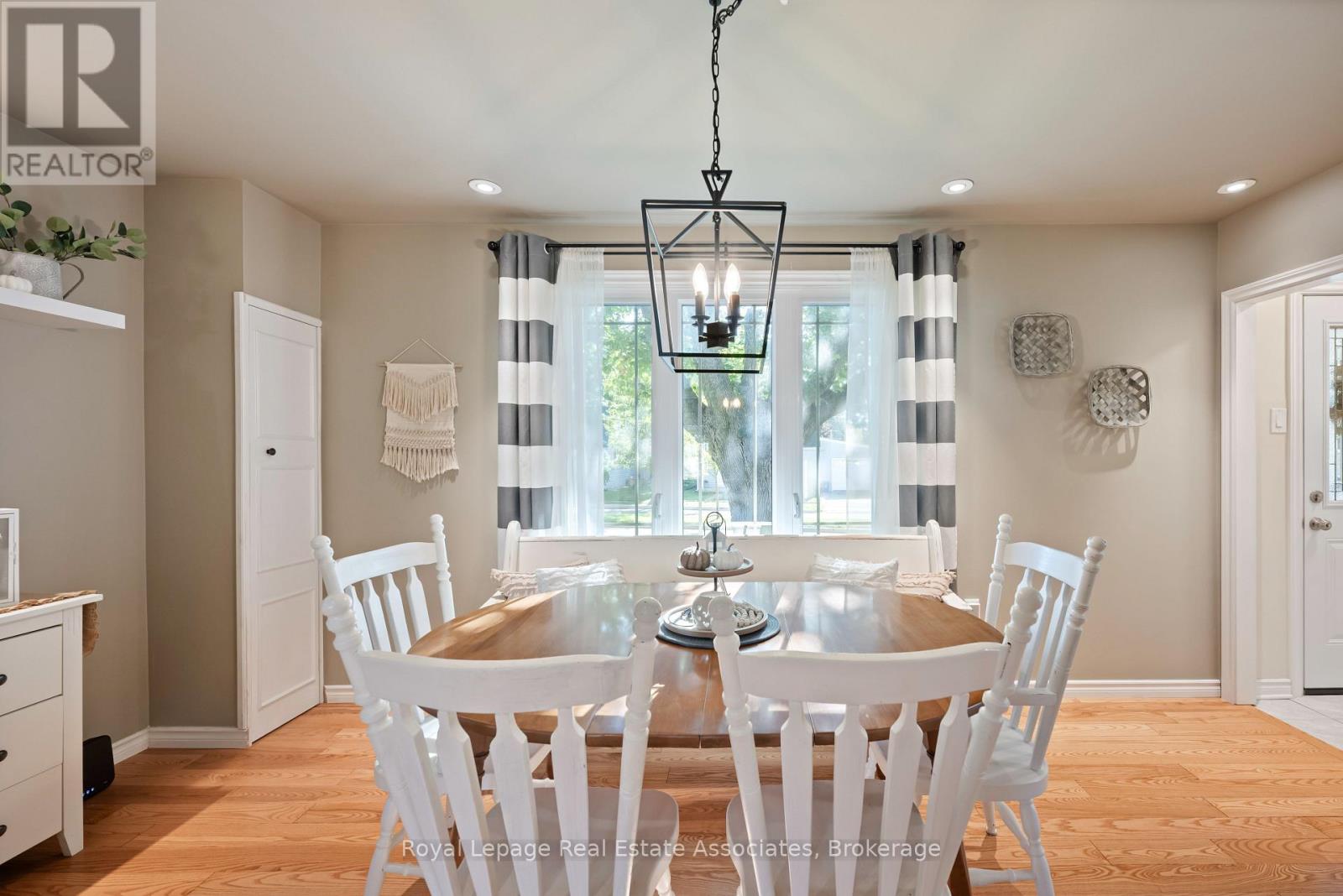 10 Normandy Boulevard, Halton Hills, Ontario  L7G 1W1 - Photo 11 - W12412683