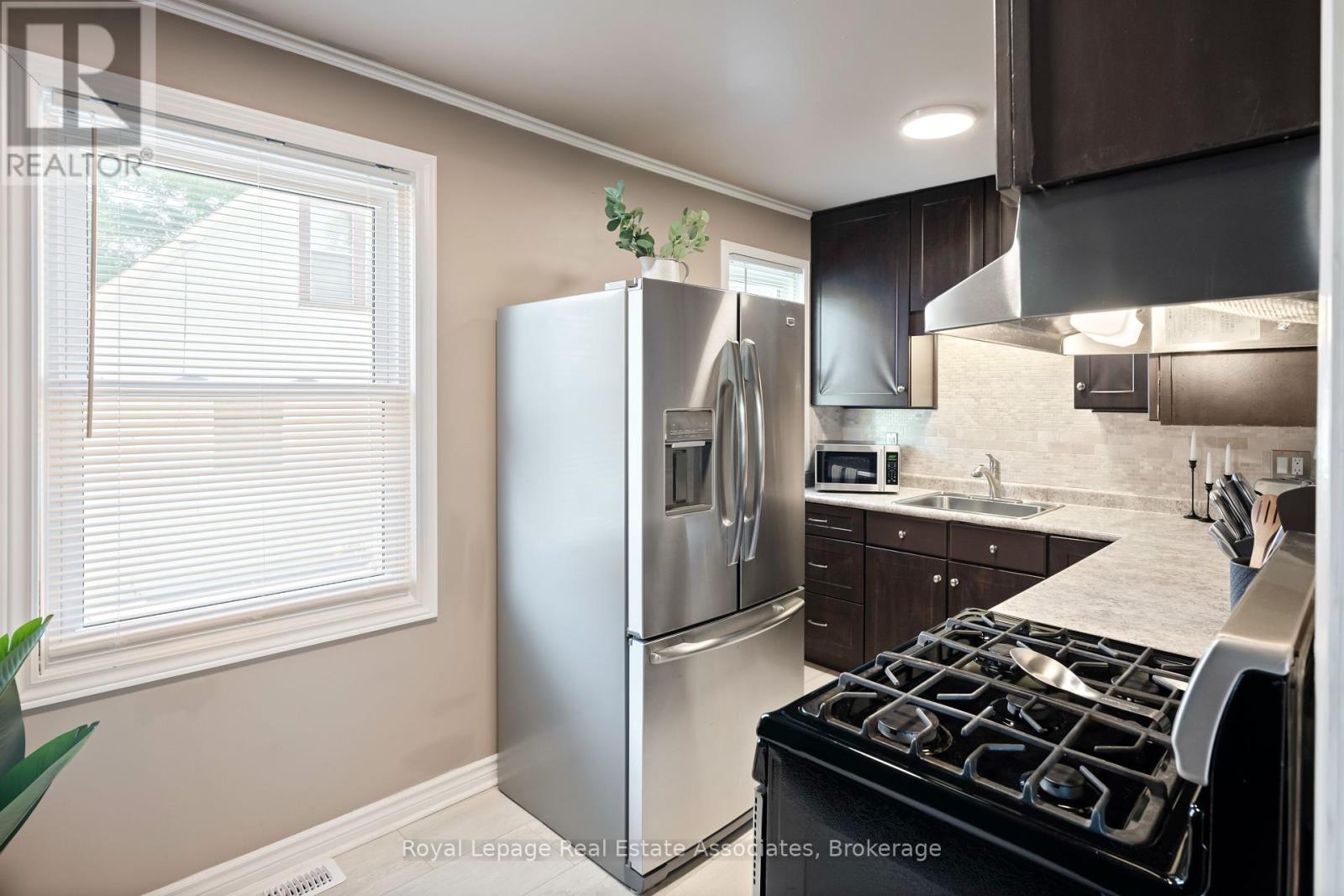 10 Normandy Boulevard, Halton Hills, Ontario  L7G 1W1 - Photo 13 - W12412683