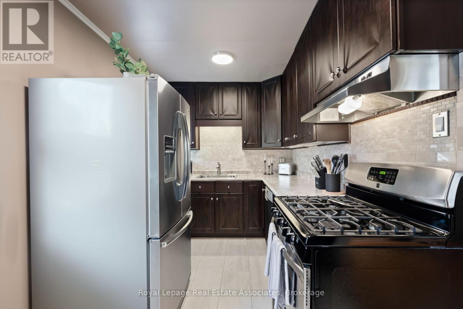 10 Normandy Boulevard, Halton Hills, Ontario  L7G 1W1 - Photo 15 - W12412683