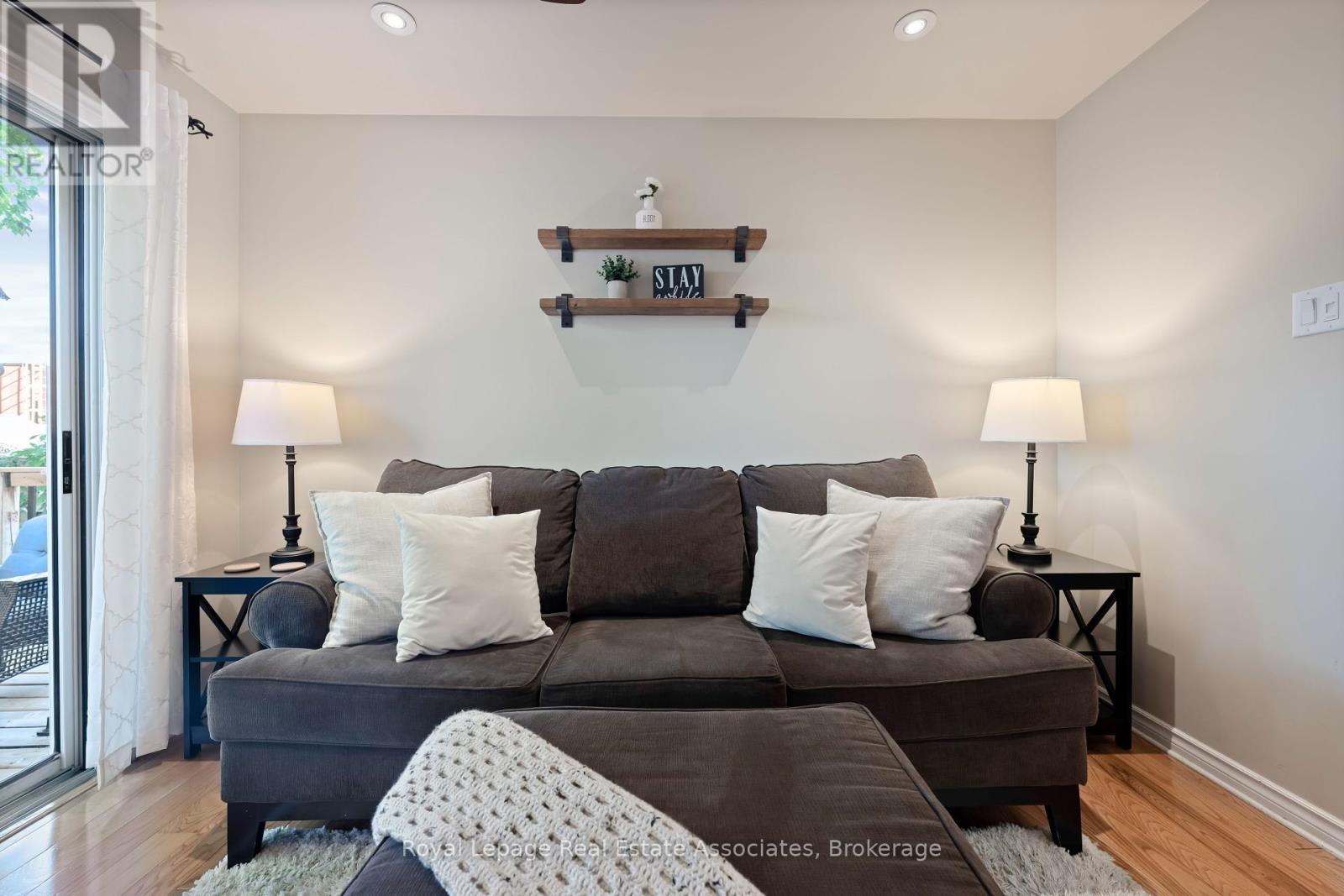 10 Normandy Boulevard, Halton Hills, Ontario  L7G 1W1 - Photo 20 - W12412683